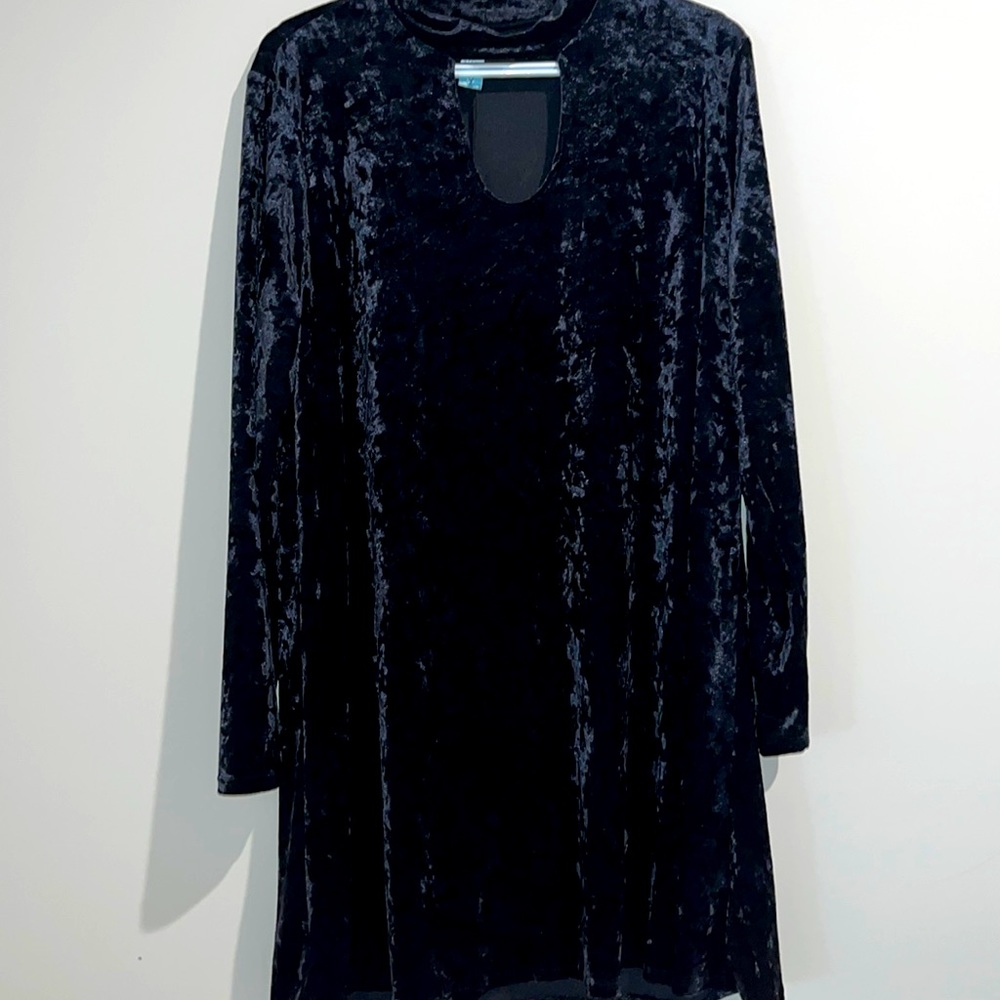 M. Fasis black velvet look tunic top. Size 1X. NWT.